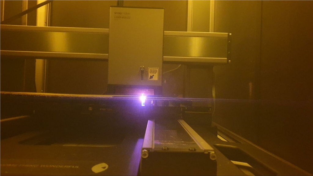 Snapmaker Artisan 在進(jìn)行雷射切割及雕刻