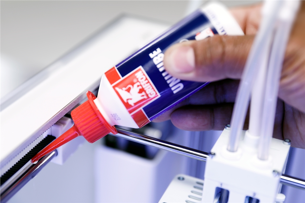 Lubricating the axles