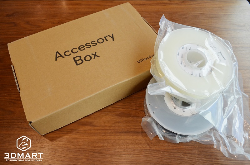 機器內附的配件包與2捲線材。