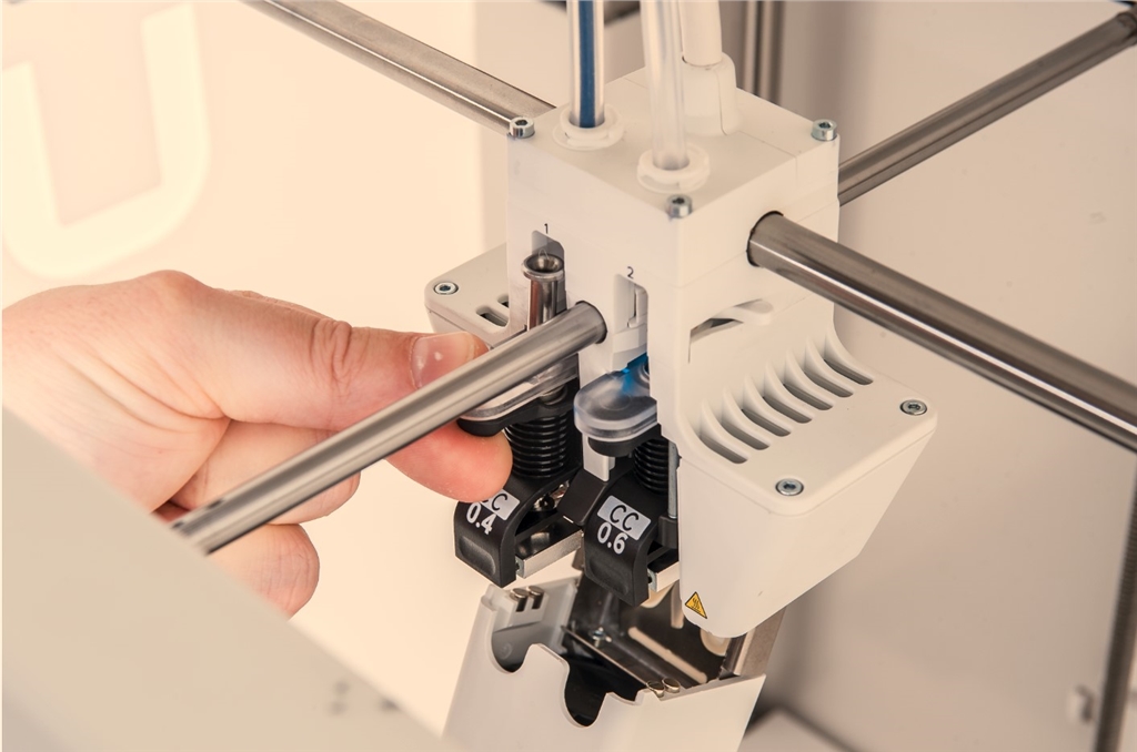 Ultimaker PET CF碳纖維在工具頭內